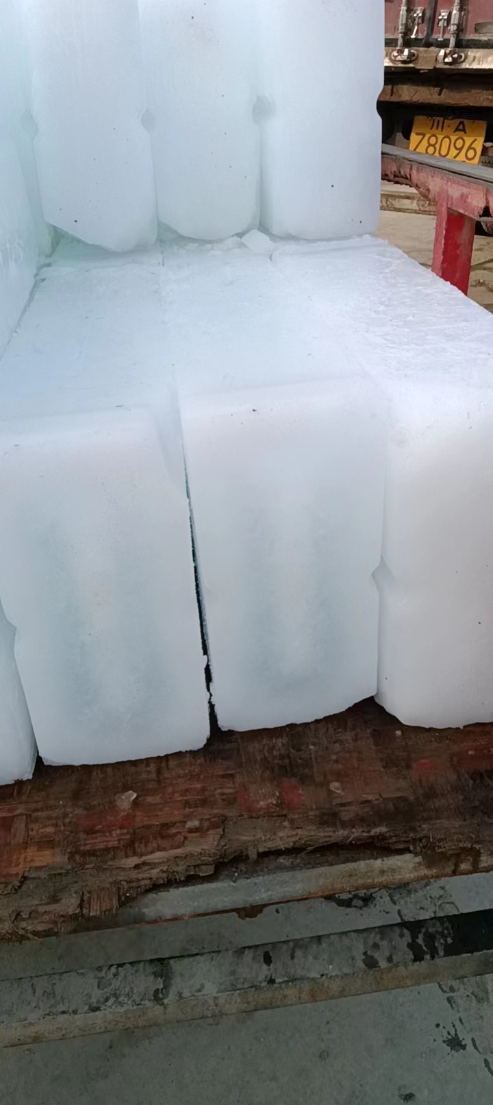 河西降温冰块哪里买？良臣制冰厂告诉你！